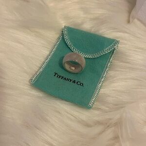 (NON- NEGOTIABLE) “RARE” T & Co Somerset Mesh Weave Firm Solid Dome Ring size 4